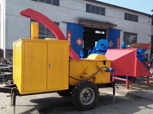 移动树枝粉碎机